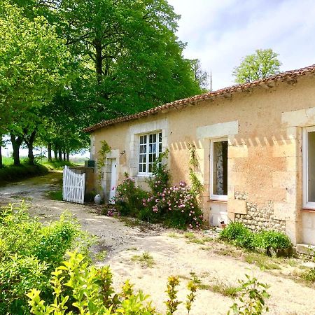 As Seen On A New Life In The Sun - Beautiful 3 Bedroom Cottage With Shared Pool Montboyer Extérieur photo