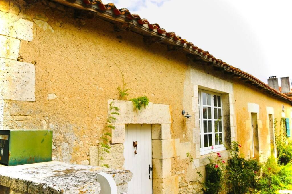 As Seen On A New Life In The Sun - Beautiful 3 Bedroom Cottage With Shared Pool Montboyer Extérieur photo
