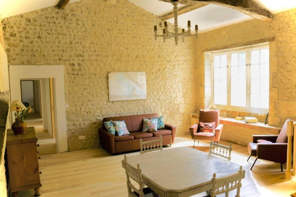 As Seen On A New Life In The Sun - Beautiful 3 Bedroom Cottage With Shared Pool Montboyer Extérieur photo