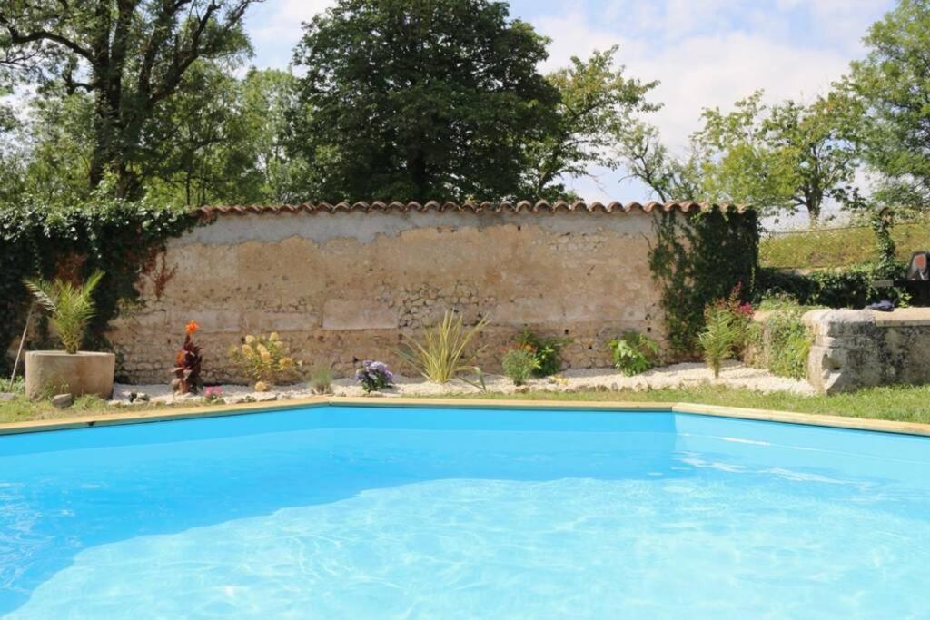 As Seen On A New Life In The Sun - Beautiful 3 Bedroom Cottage With Shared Pool Montboyer Extérieur photo