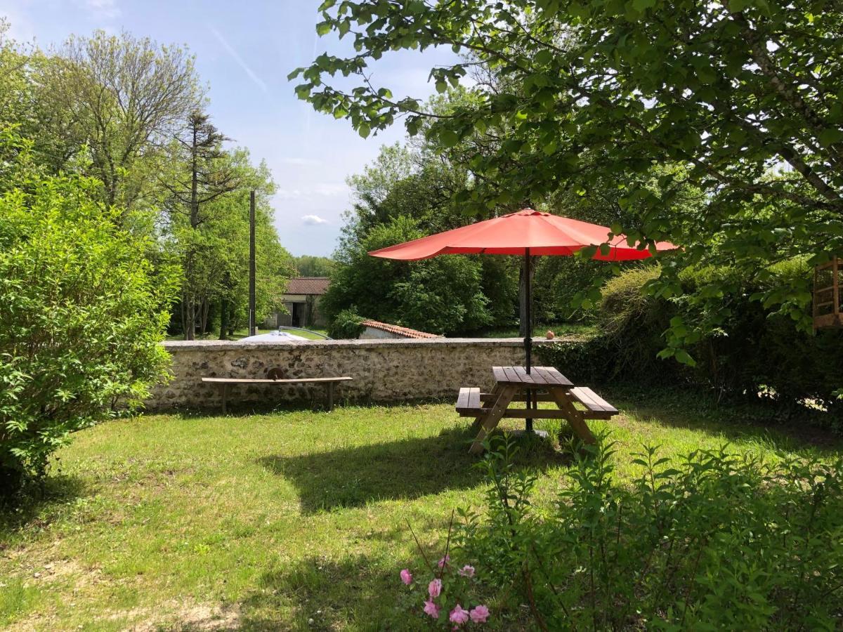 As Seen On A New Life In The Sun - Beautiful 3 Bedroom Cottage With Shared Pool Montboyer Extérieur photo