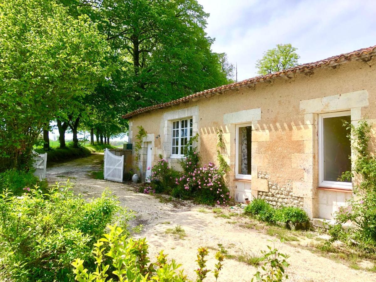 As Seen On A New Life In The Sun - Beautiful 3 Bedroom Cottage With Shared Pool Montboyer Extérieur photo
