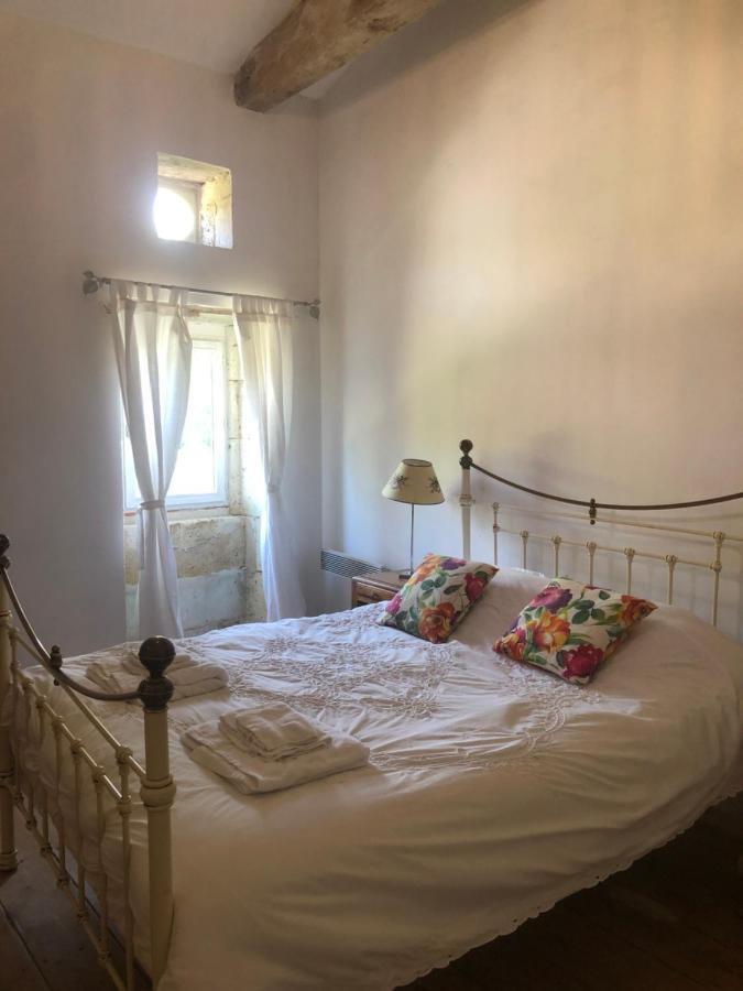 As Seen On A New Life In The Sun - Beautiful 3 Bedroom Cottage With Shared Pool Montboyer Extérieur photo