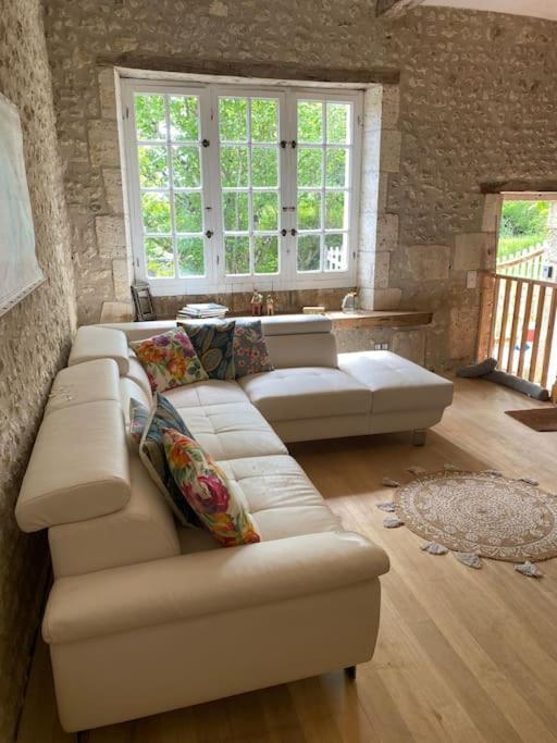 As Seen On A New Life In The Sun - Beautiful 3 Bedroom Cottage With Shared Pool Montboyer Extérieur photo