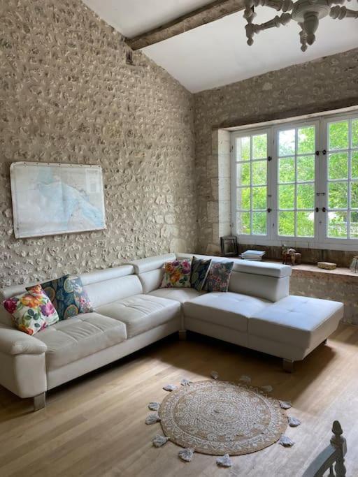 As Seen On A New Life In The Sun - Beautiful 3 Bedroom Cottage With Shared Pool Montboyer Extérieur photo