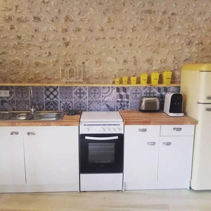 As Seen On A New Life In The Sun - Beautiful 3 Bedroom Cottage With Shared Pool Montboyer Extérieur photo